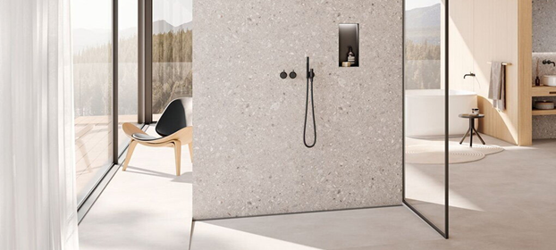 Индивидуальный дизайн ванной комнаты с душевыми трапами от TECE
